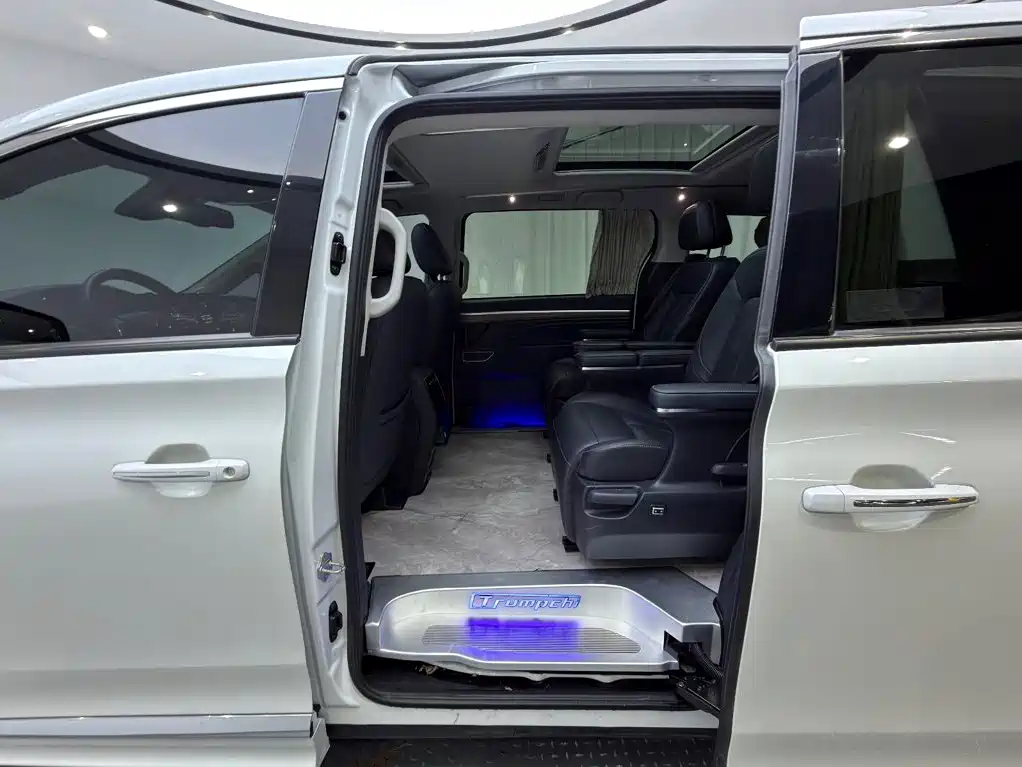 GAC Trumpchi M8 2022 — фото 13