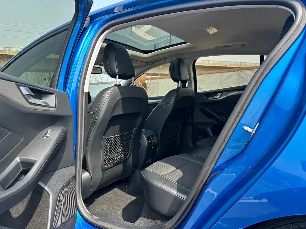 Ford Focus 2019 — фото 10
