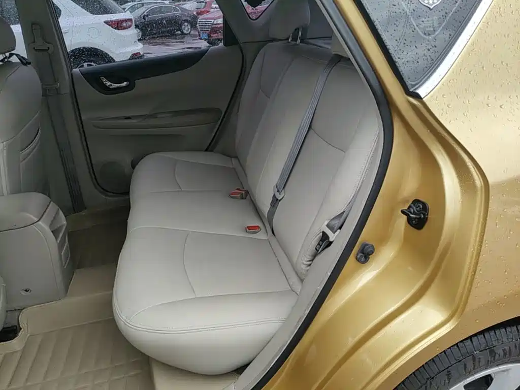 Nissan Tiida 2015 — фото 17