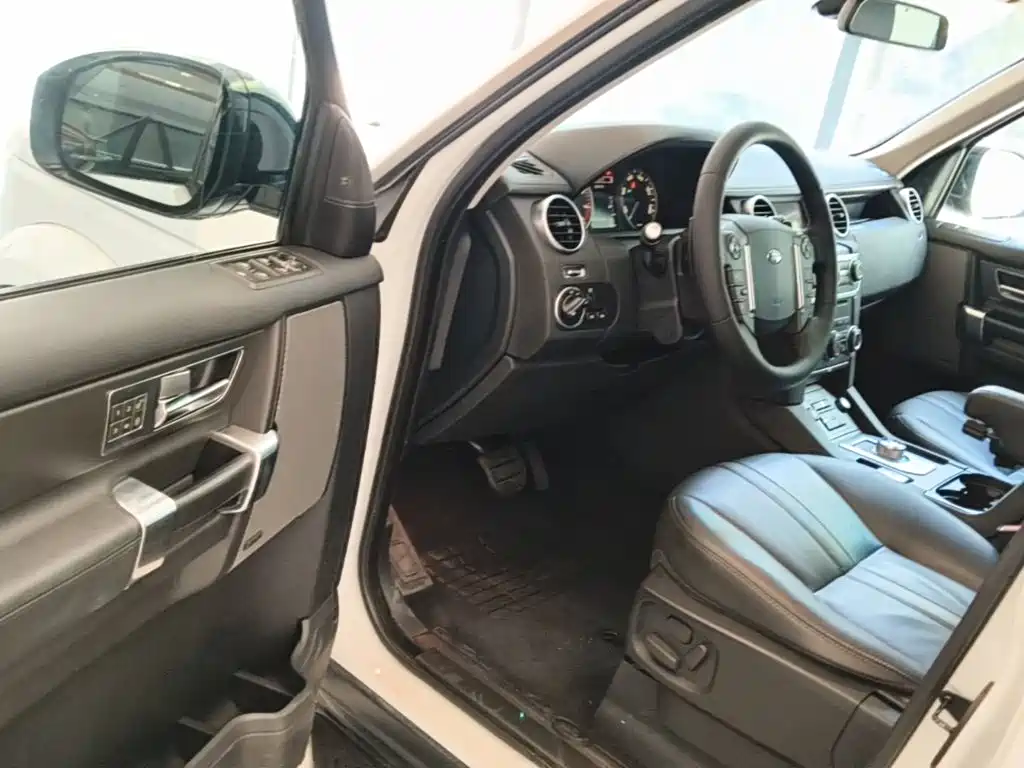 Land Rover Discovery 2016 — фото 16