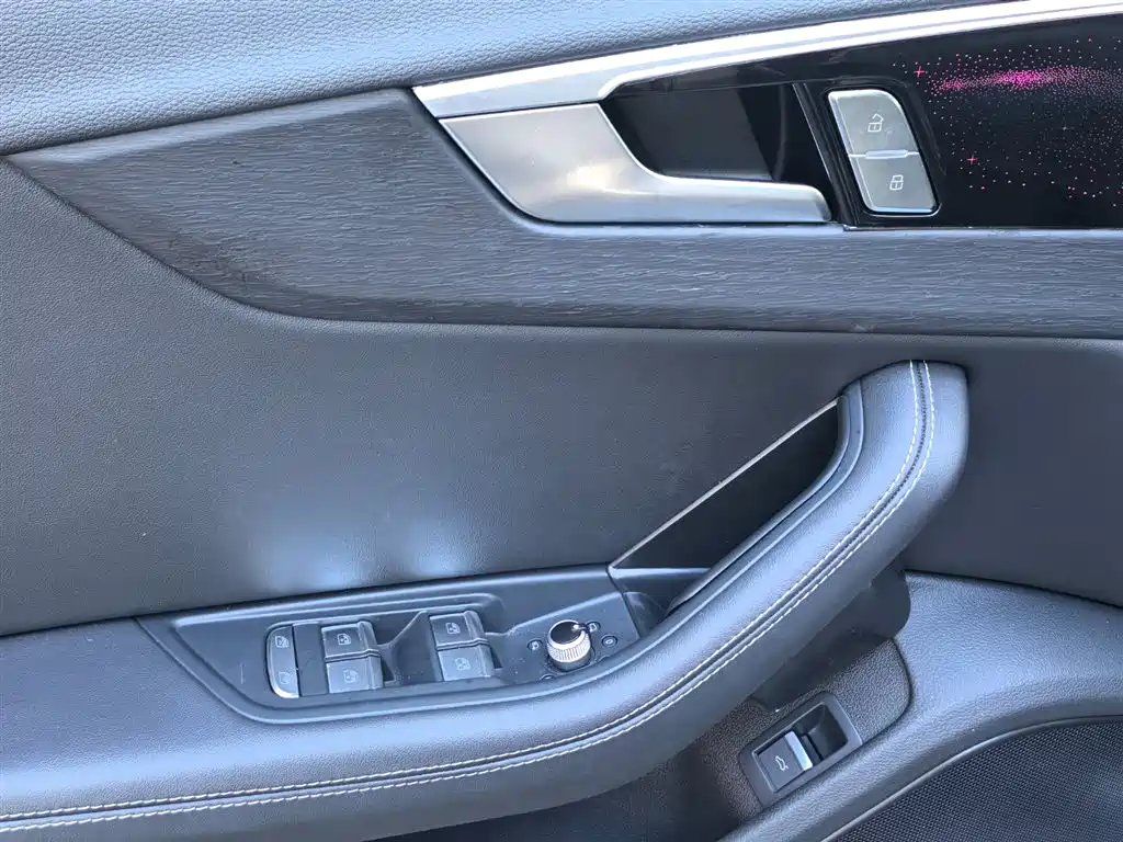 Audi A4L 2025 — фото 18