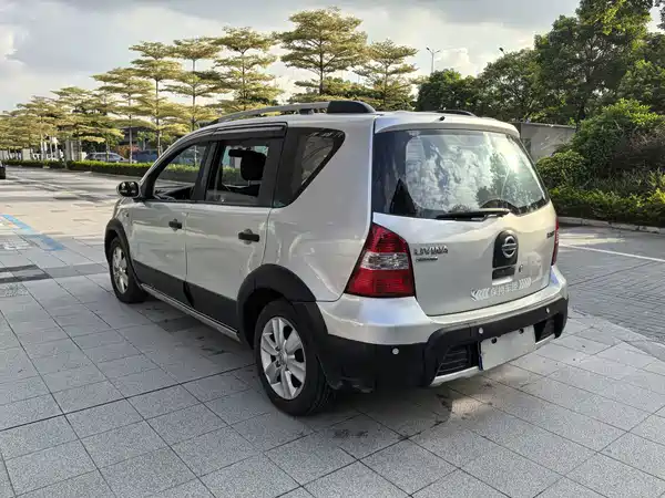 Nissan Livina 2010