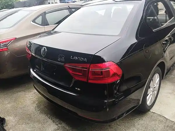 Volkswagen Lavida 2015