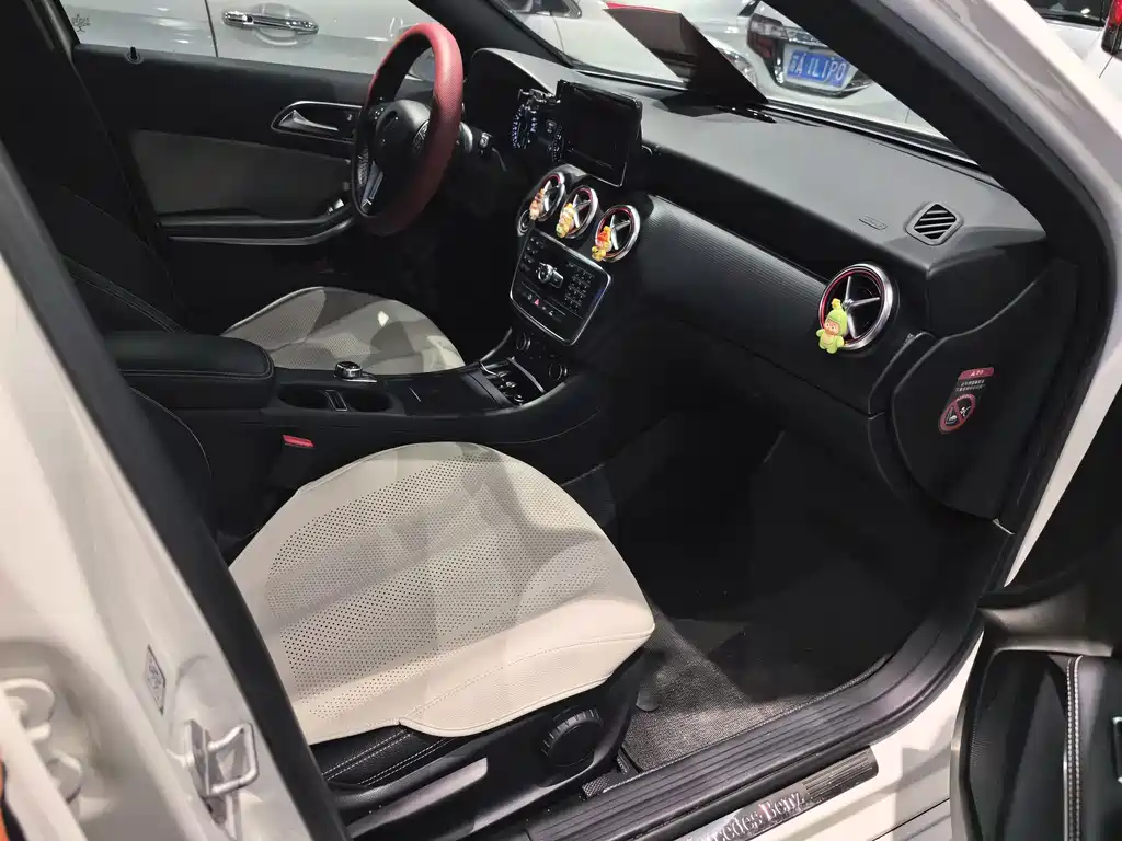 Mercedes-Benz A-Class 2015 — фото 12