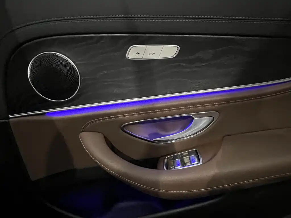 Mercedes-Benz E-Class 2017 — фото 19