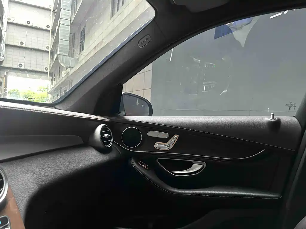 Mercedes-Benz GLC 2019 — фото 19