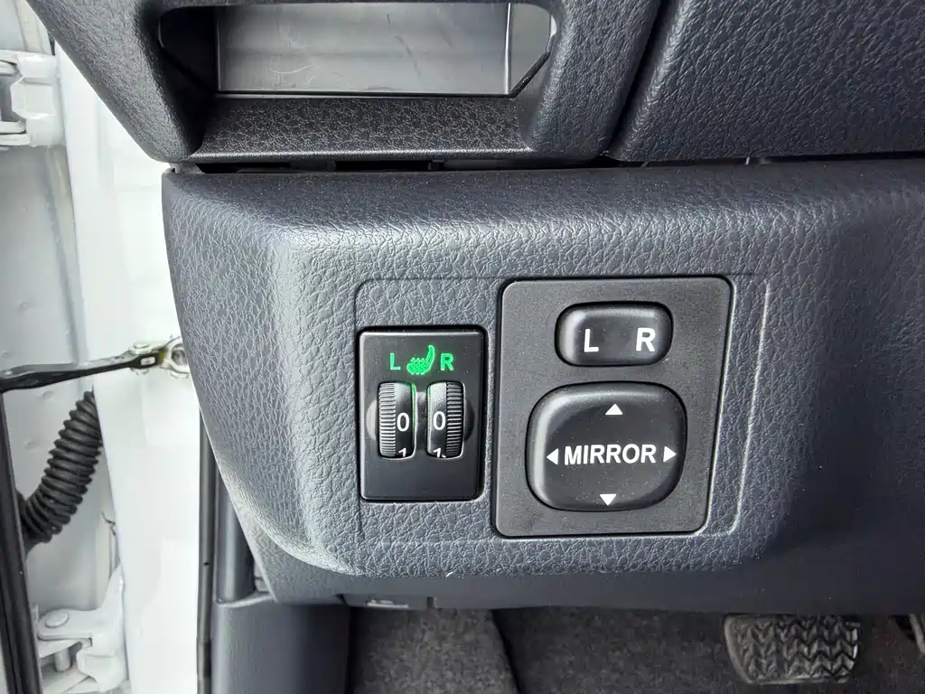 Toyota Yaris L 2022 — фото 11