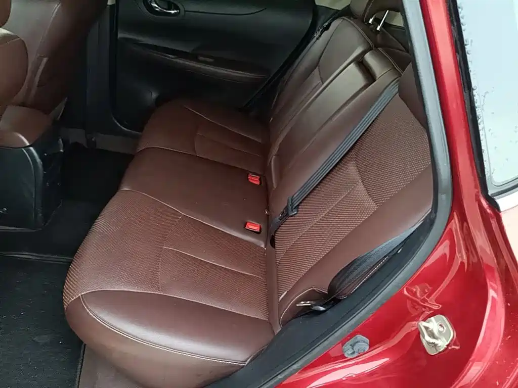 Nissan Tiida 2015 — фото 17
