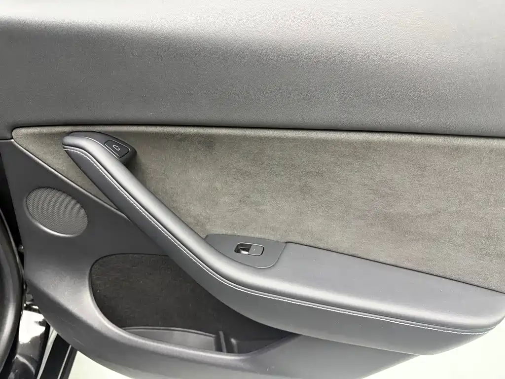 Tesla Model Y 2022 — фото 13