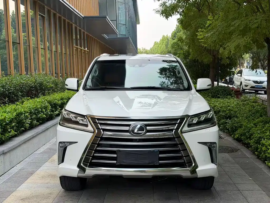 Lexus LX 2017