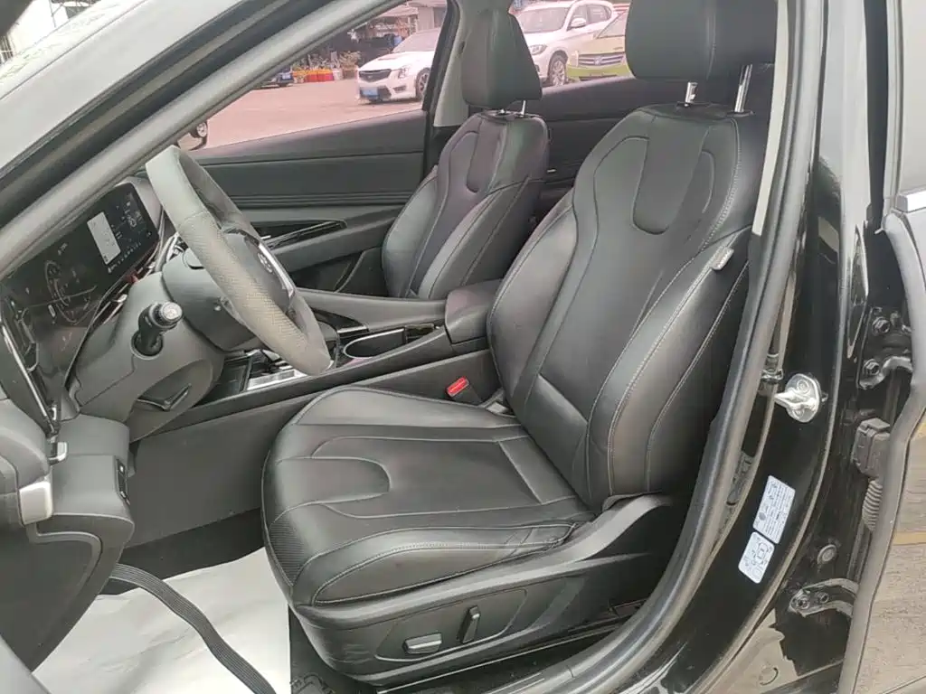 Hyundai Elantra 2021 — фото 15
