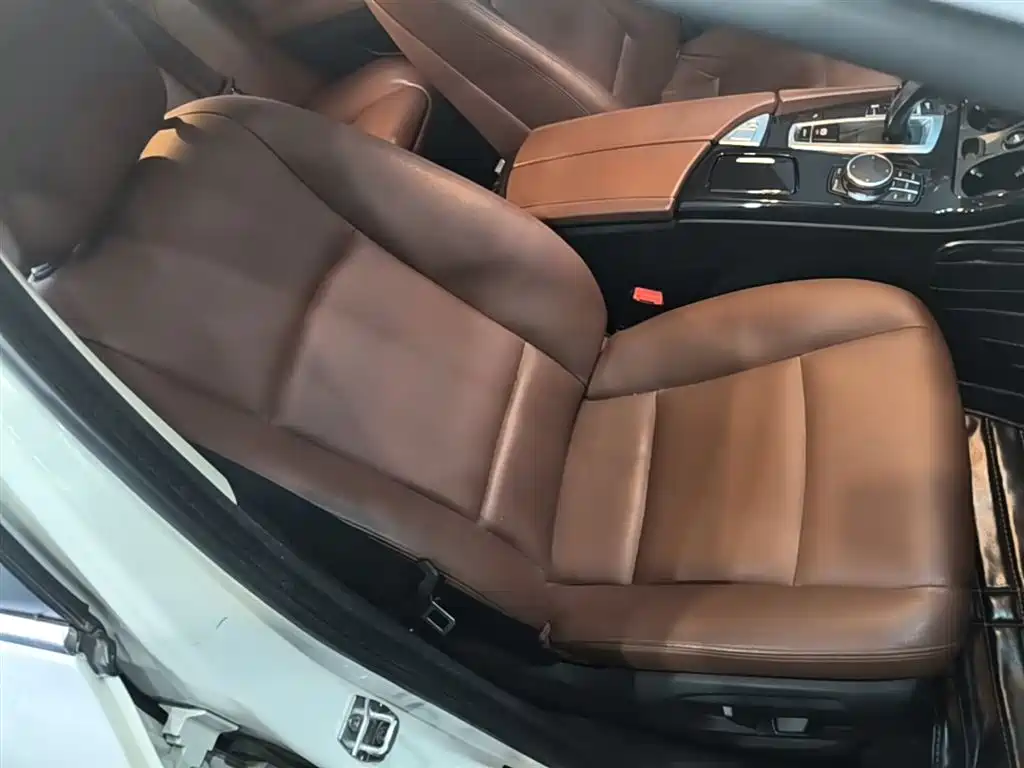 BMW 5 Series 2015 — фото 25