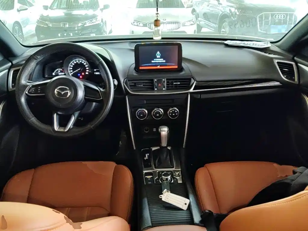 Mazda CX-4 2019 — фото 10