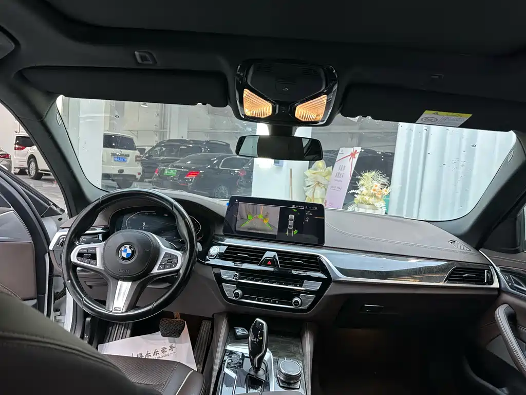 BMW 5 Series 2021 — фото 10