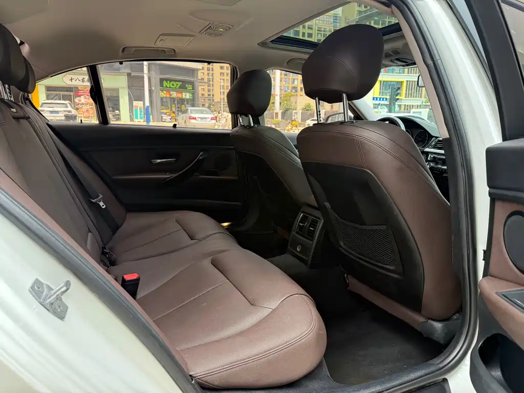 BMW 3 Series 2019 — фото 16
