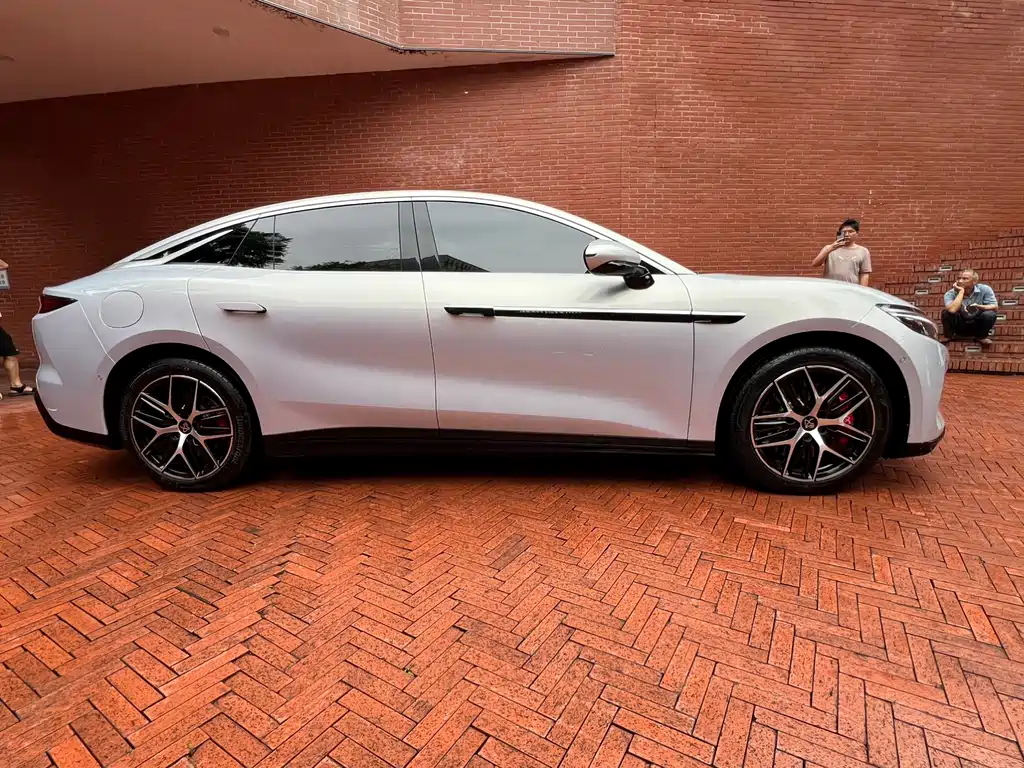 BYD Han L 2025