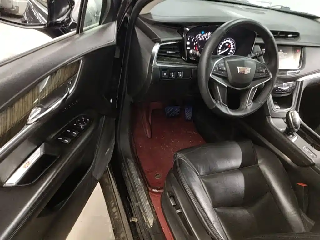 Cadillac XT5 2018 — фото 16