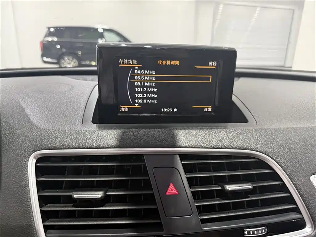 Audi Q3 2016 — фото 11