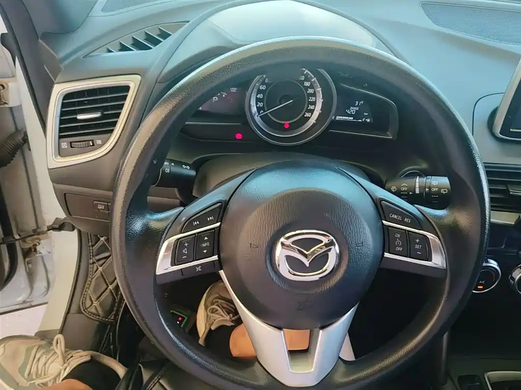 Mazda CX-4 2016 — фото 11