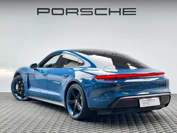Porsche Taycan 2022
