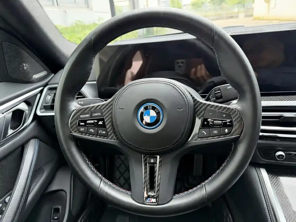 BMW i4 M 2024 — фото 12