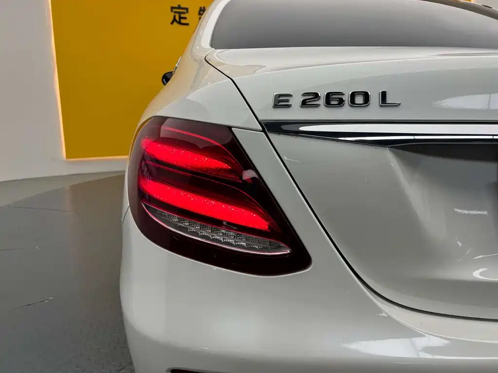 Mercedes-Benz E-Class 2019 — фото 15