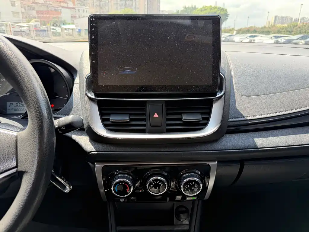 Toyota Yaris L 2020 — фото 11