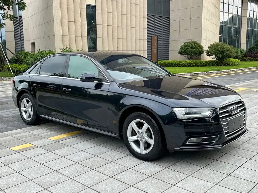 Audi A4L 2012