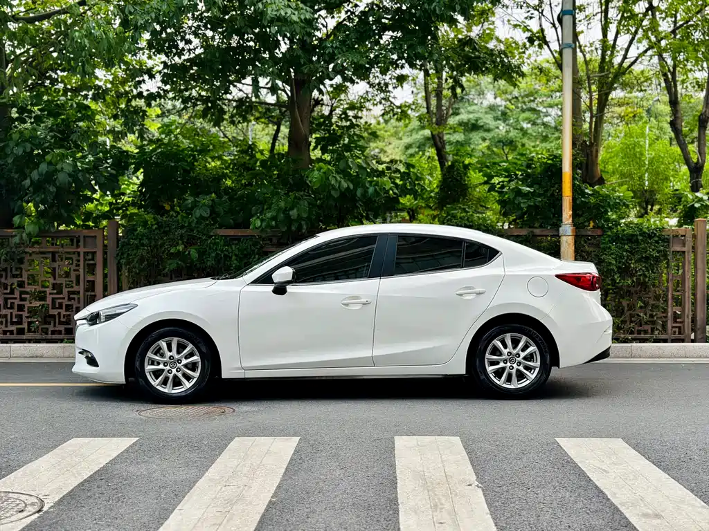 Mazda 3 Axela 2018 — фото 3
