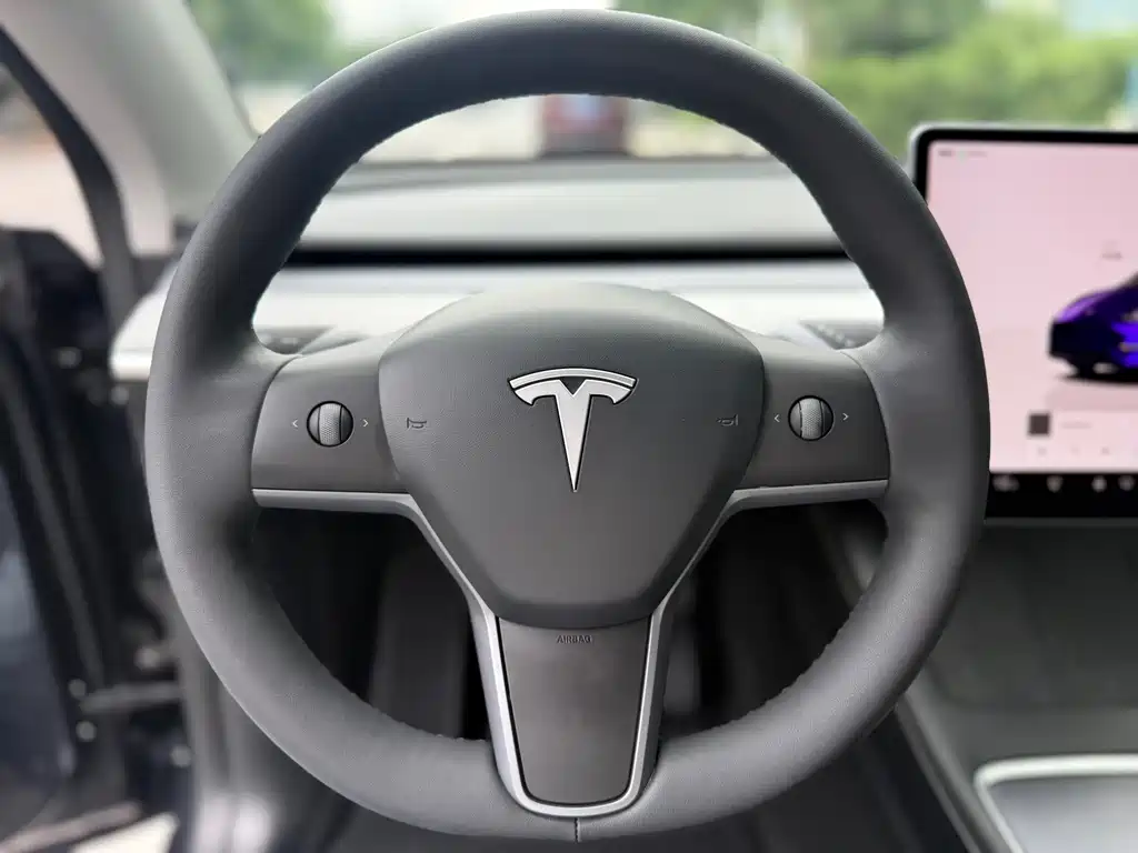 Tesla Model Y 2024 — фото 11