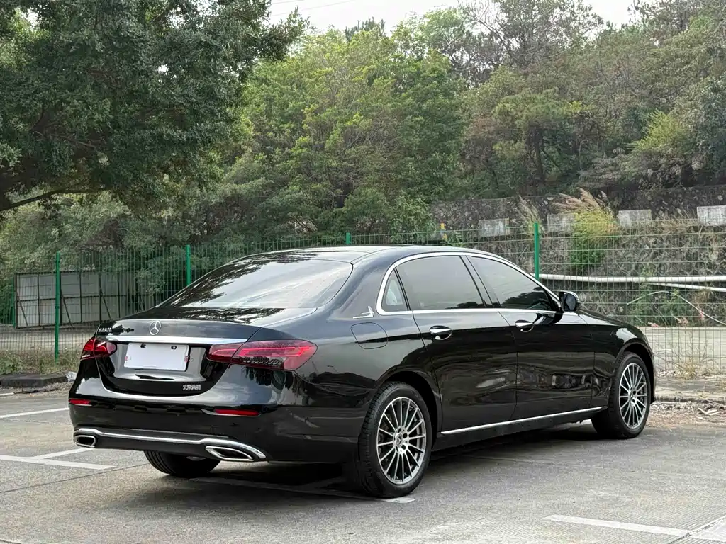 Mercedes-Benz E-Class 2023 — фото 11