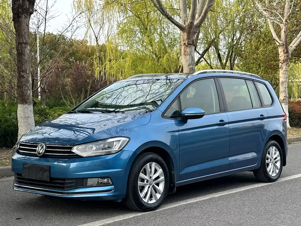 Volkswagen Touran 2016 — фото 1