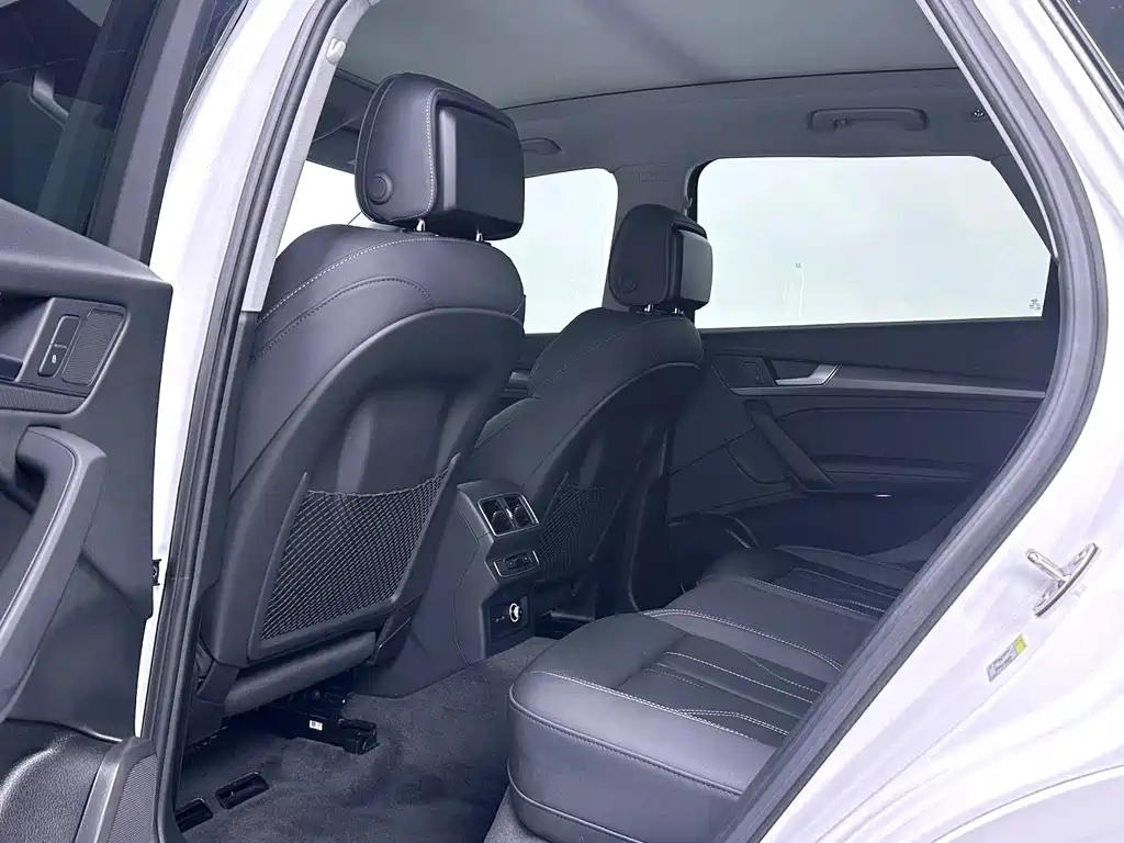 Audi Q5L 2023 — фото 10