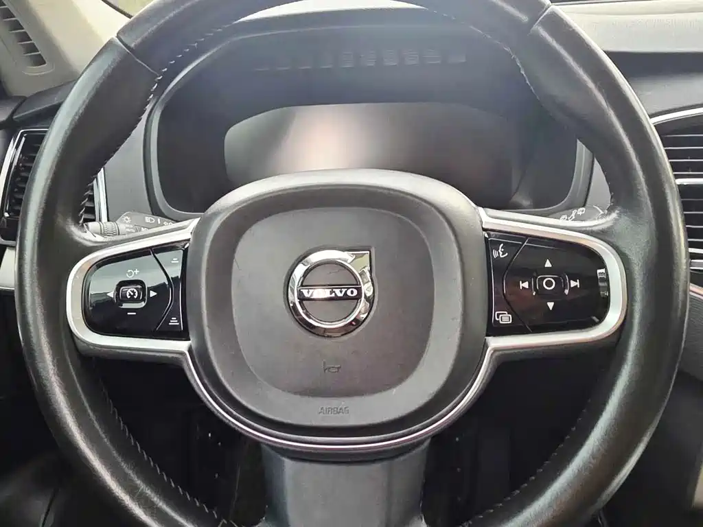 Volvo XC90 2018 — фото 17
