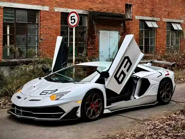 Lamborghini Aventador 2013