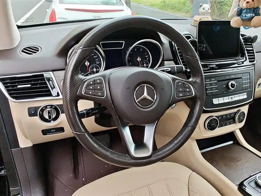 Mercedes-Benz GLE 2016 — фото 15