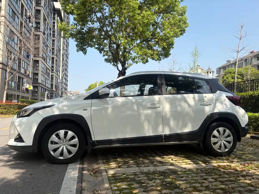 Toyota Yaris L 2020 — фото 10