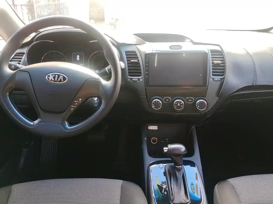 Kia K3 2018 — фото 12