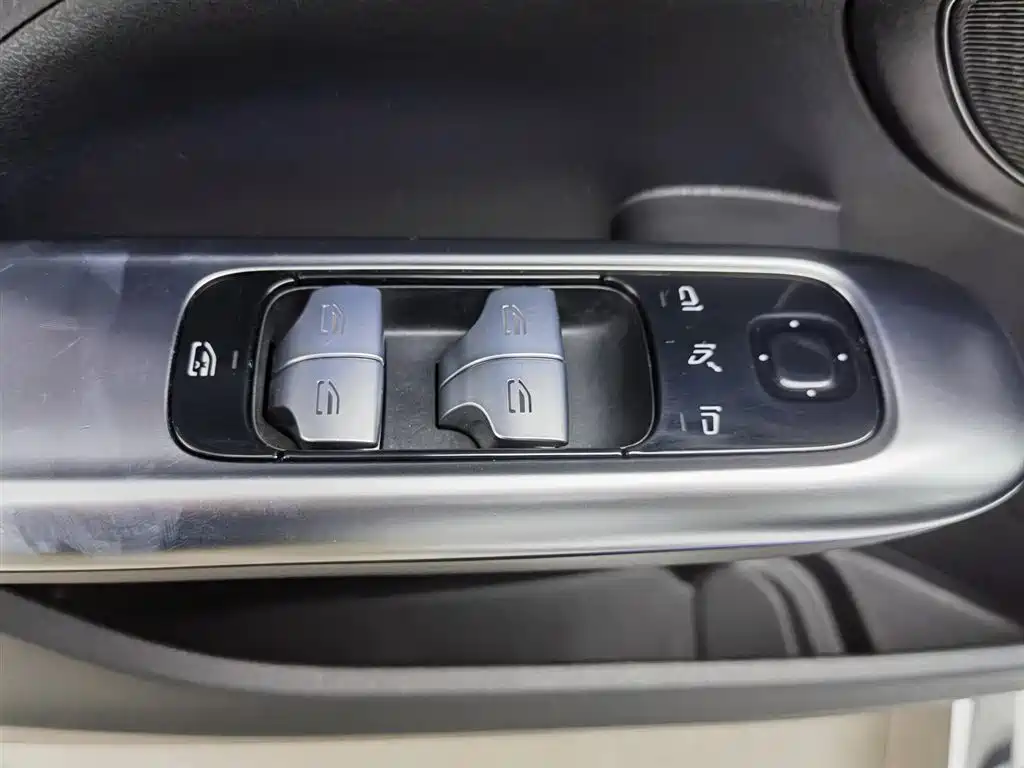 Mercedes-Benz C-Class 2023 — фото 9