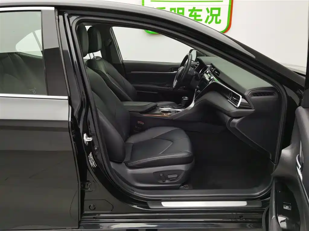 Toyota Camry 2020 — фото 23