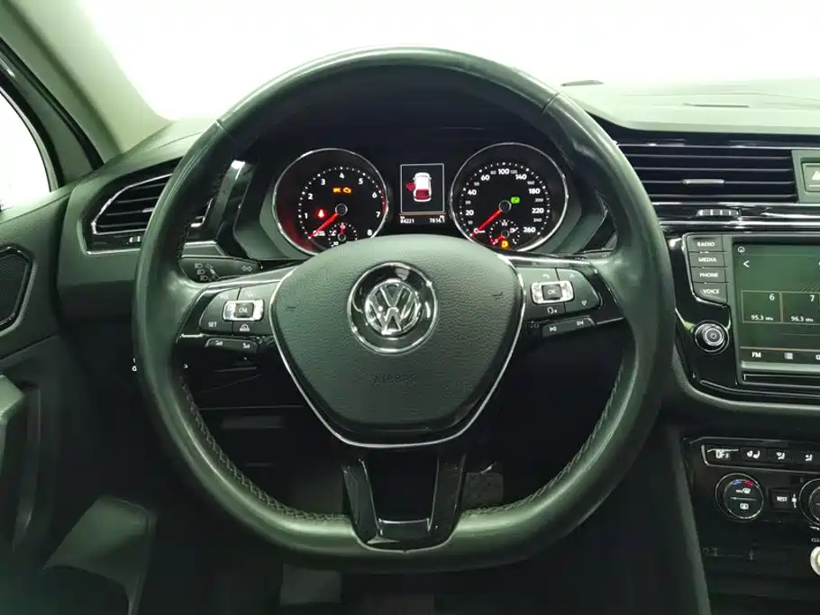 Volkswagen Tiguan L 2017 — фото 15