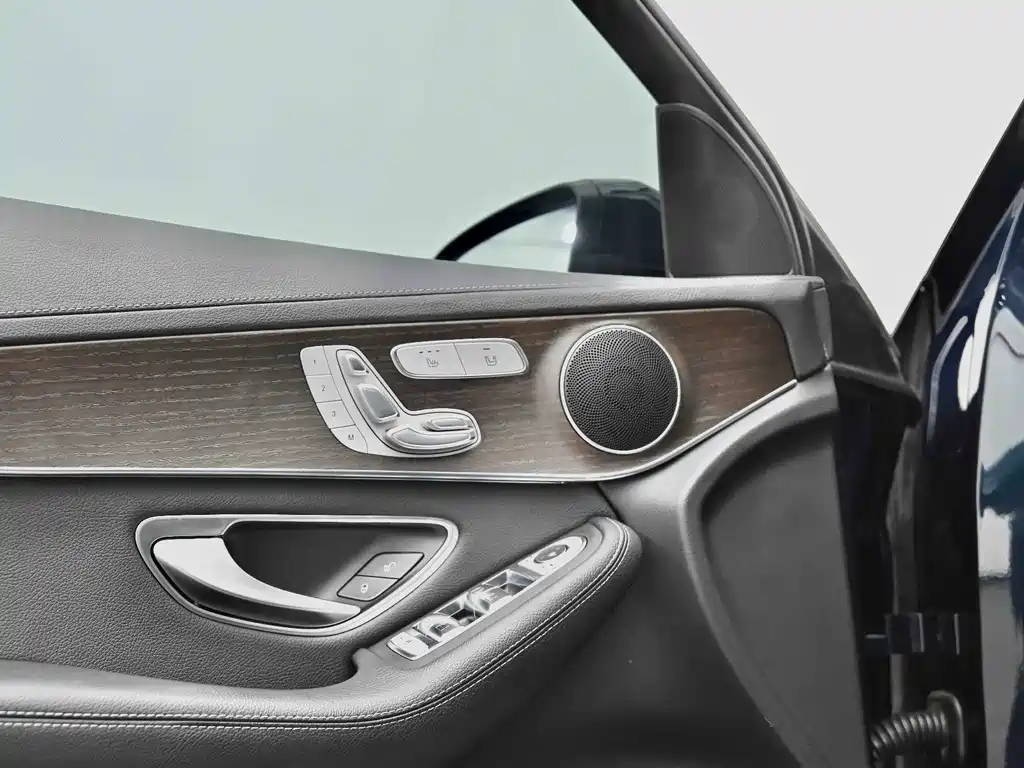 Mercedes-Benz GLC 2021 — фото 30