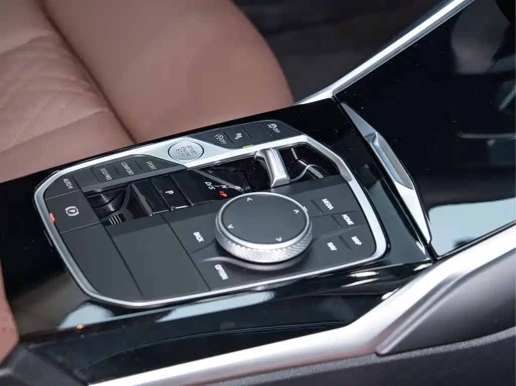 BMW 3 Series 2023 — фото 19