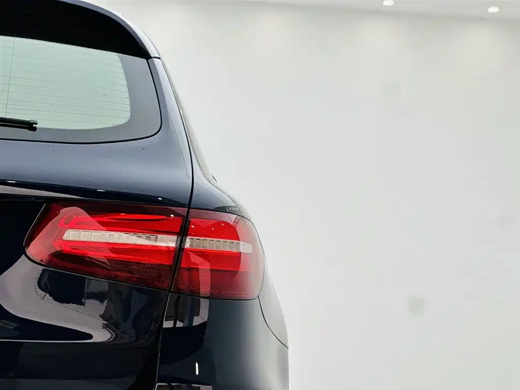 Mercedes-Benz GLC 2017 — фото 11