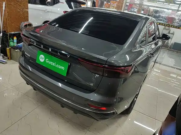 Geely Emgrand 2024