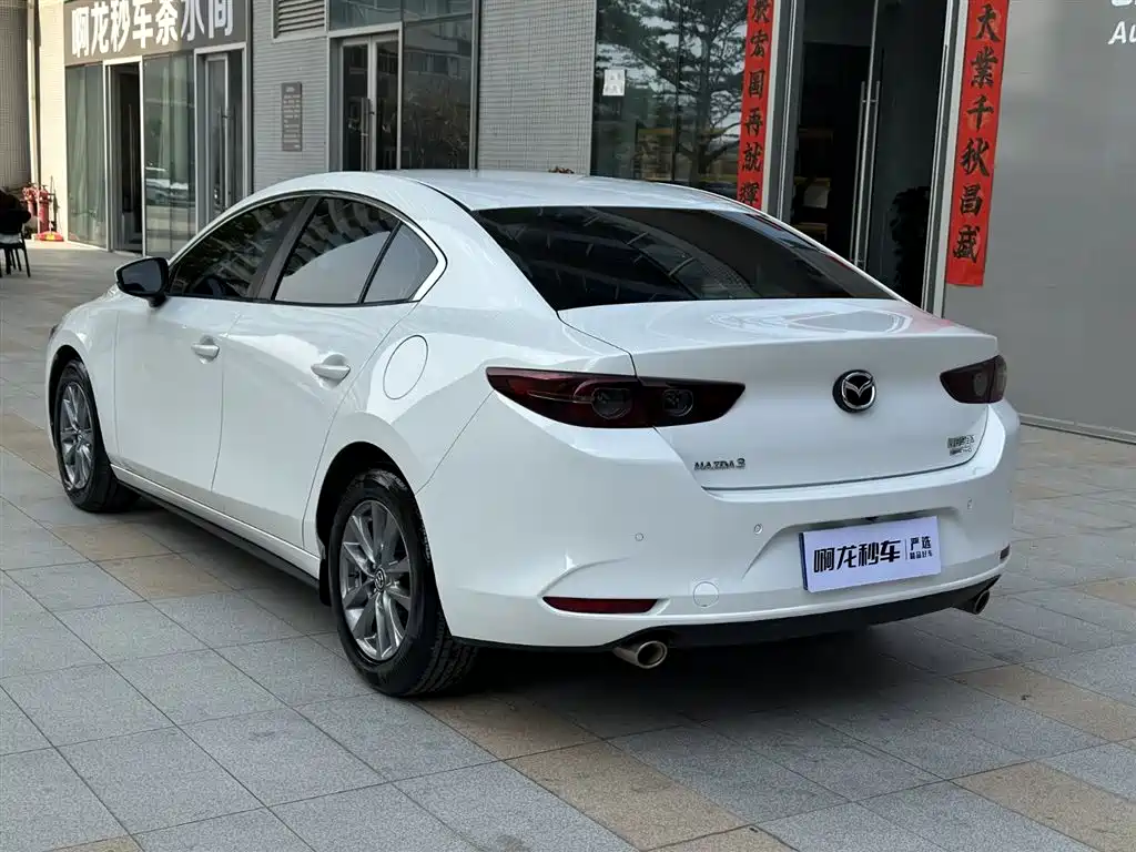 Mazda 3 Axela 2022 — фото 8