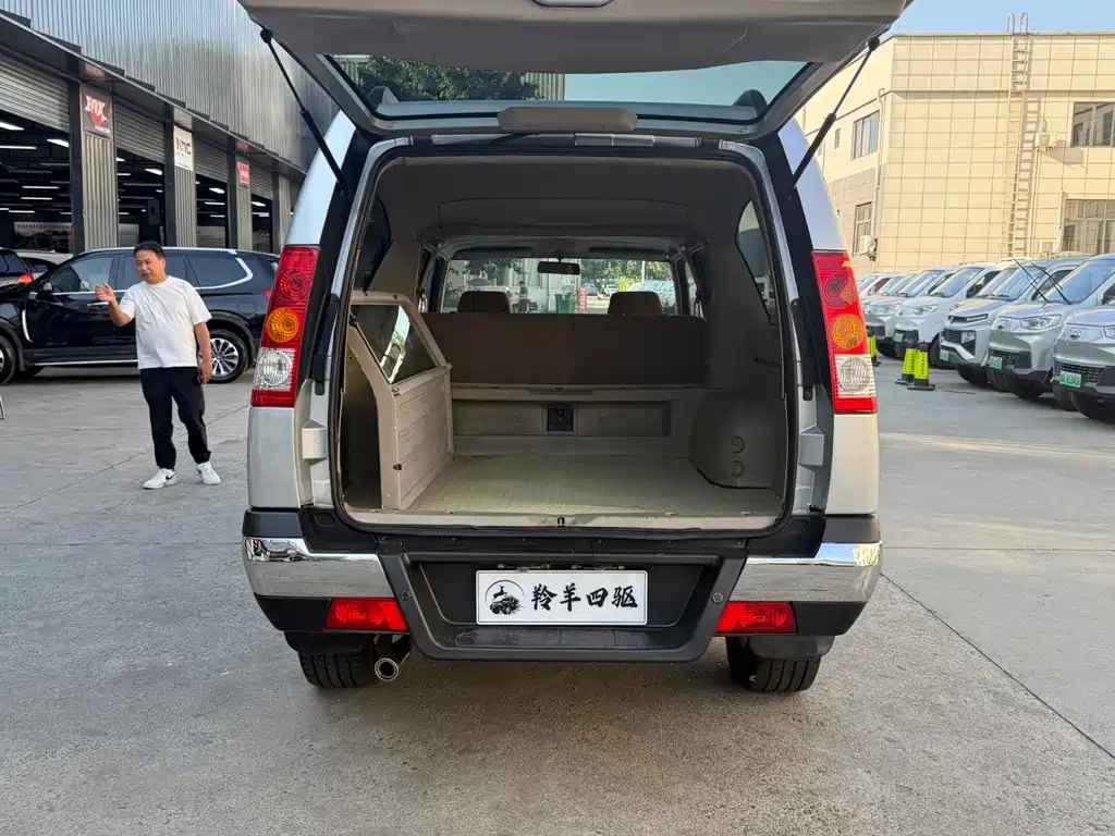 Nissan ZN Van 2015 — фото 12