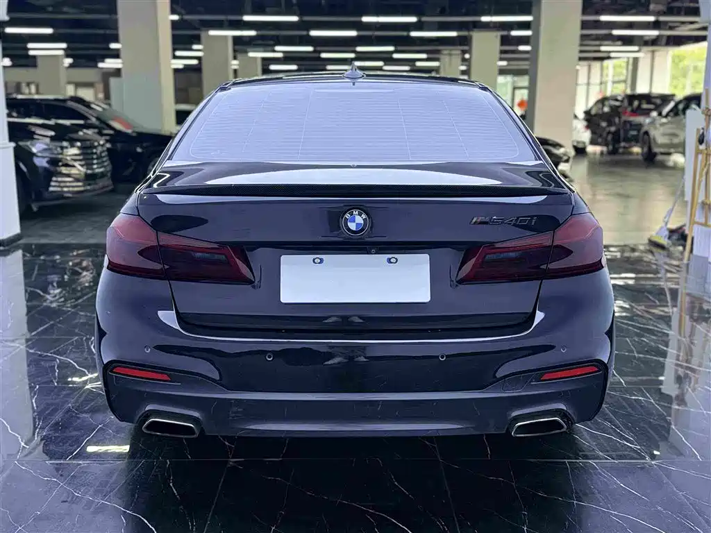 BMW 5 Series 2019 — фото 21