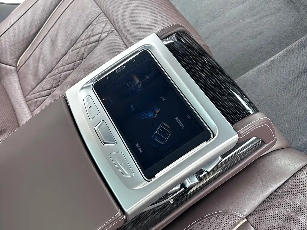 BMW 7 Series 2018 — фото 15