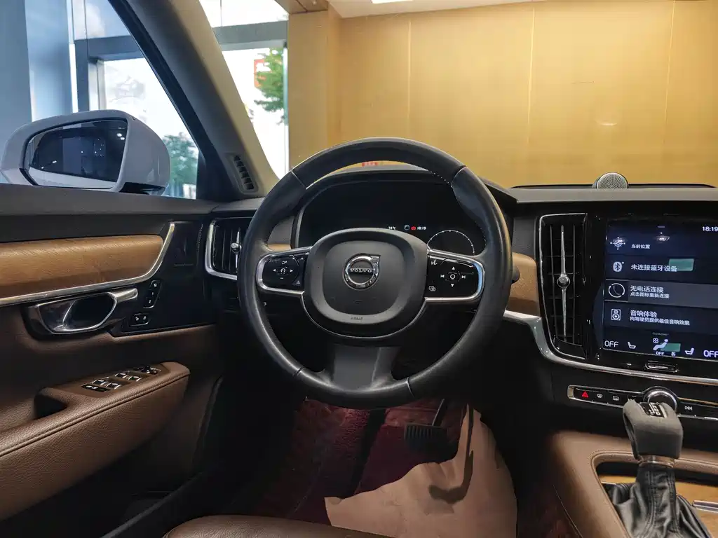 Volvo S90 2019 — фото 15